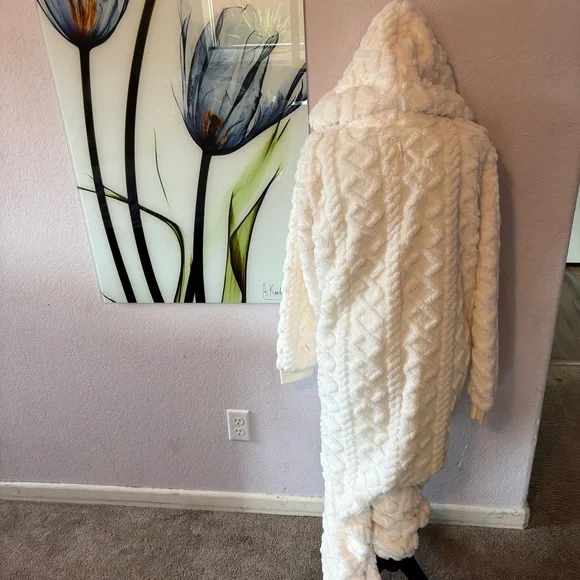 New Onepiece women’s puppy cable jumpsuit offwhite size large - Picture 4 of 6